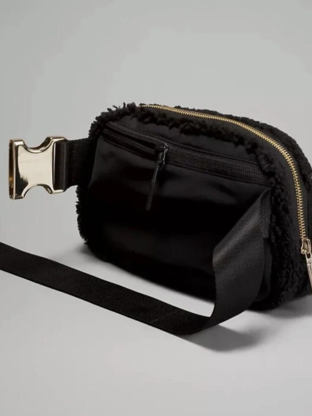 lululemon athletica Black Sherpa Belt Bag - Picture 3 of 5